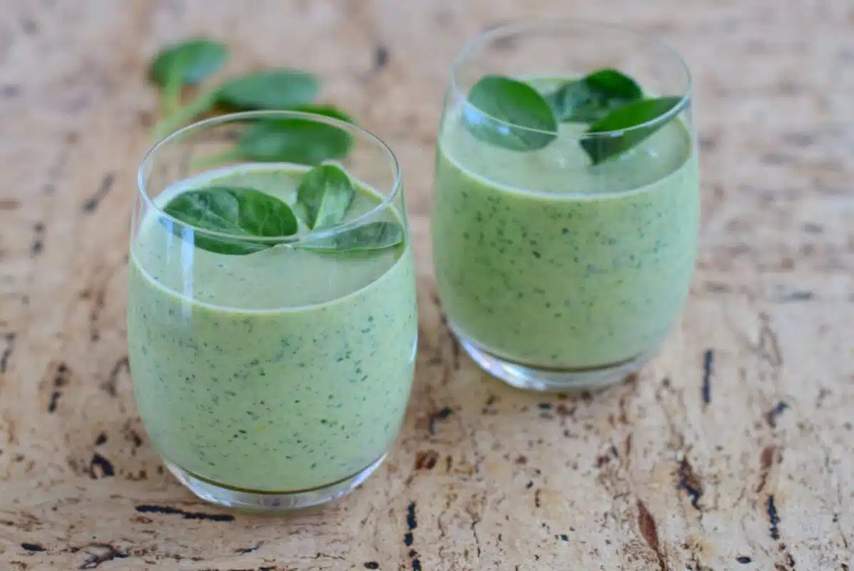 recette de smoothie de légumes épinards, banane et pomme